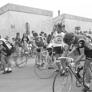 For both the guys and girls, the road races will start and finish on The Mall before the peloton heads southwest through the city. Crossing the Thames at Putney Bridge and continuing out through Richmond Park and past Hampton Court Palace, the Surrey section of the course incorporates several circuits of a challenging loop around Box Hill (nine for the men, two for the women). Riders then head north through Leatherhead, Esher, Kingston, and Richmond Park before making their way back to The Mall