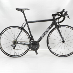 The 56cm frame has a short aggressive 140mm headtube.