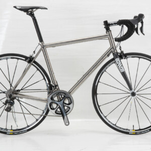 In these days of oversized carbon sections, a threaded English bottom bracket and titanium tubes looks unfashionably slender.