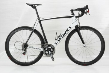 Roval carbon clinchers are a brilliant match for the Tarmac; light, stiff and good looking.