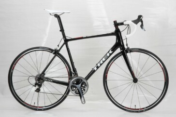 A semi integrated sleeved seatpost with the clamp at half mast.