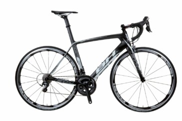 A massively oversized section houses the full carbon BB386 Evo bottom bracket.