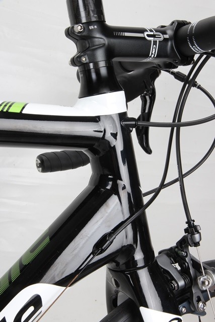 Extensive hydroforming of the alloy tubes allows thinner and therefore lighter sections, due to the stronger profile shapes, like the down tube / head tube junction seen here.