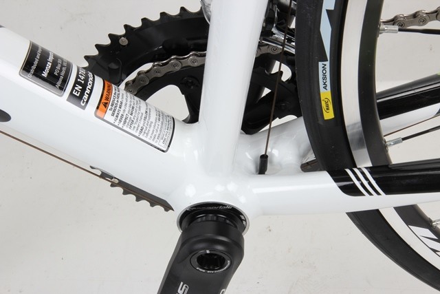 External gear cable routing will make your local bike shop service team happy.