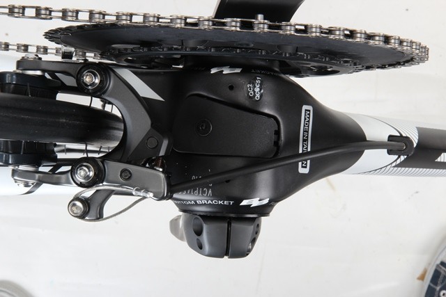 The low position direct mount caliper runs very close to the left crank arm.