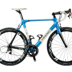 The frame is oversized around the BB30; but also quite snug around
the rear wheel.