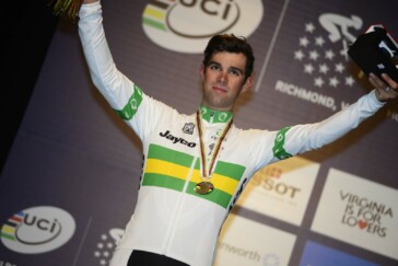 Michael Matthews crosses the line in front of Ramunas Navardauskas. Image by Sirotti.