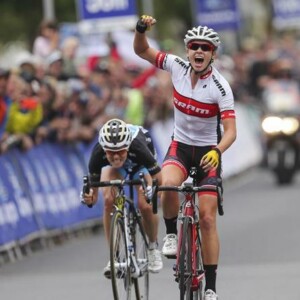 Flat mount disc calipers provide extra rigidity and better heat management.