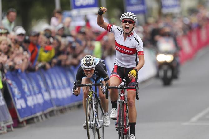 Flat mount disc calipers provide extra rigidity and better heat management.