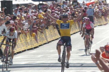 Flat mount disc calipers provide extra rigidity and better heat management.