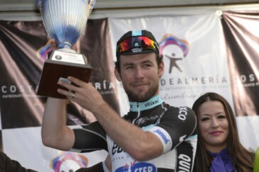 Flat mount disc calipers provide extra rigidity and better heat management.