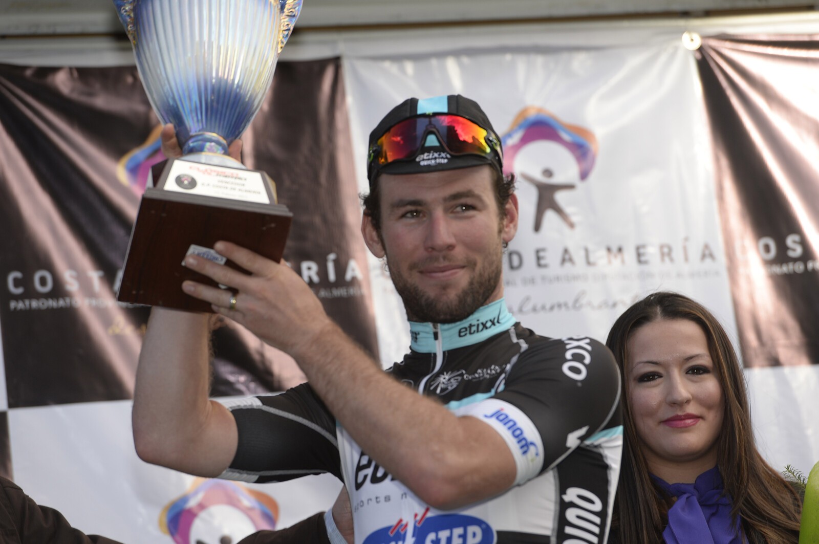 Flat mount disc calipers provide extra rigidity and better heat management.