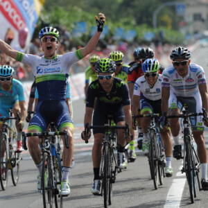 Flat mount disc calipers provide extra rigidity and better heat management.