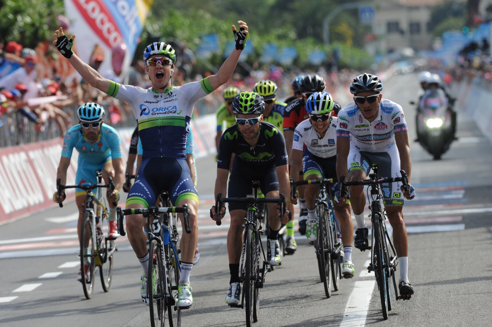 Flat mount disc calipers provide extra rigidity and better heat management.