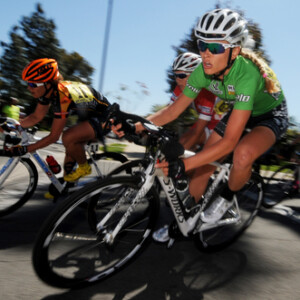 Flat mount disc calipers provide extra rigidity and better heat management.