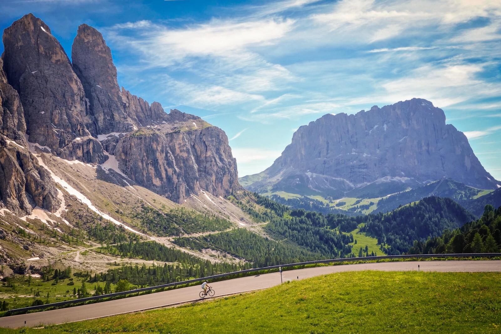 FSA's compact drop bars are very popular for a reason. All hand positions are easy to access, ideal for long days in the saddle.