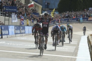 The Haaghoek is the sixth cobbled sector 101 kilometers from the finish. Photo by Sirotti.