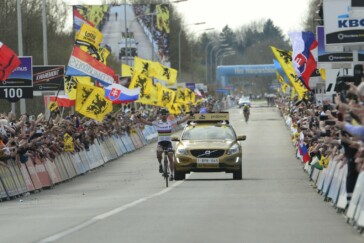 The Haaghoek is the sixth cobbled sector 101 kilometers from the finish. Photo by Sirotti.