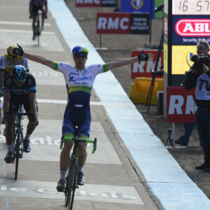 Hayman on his aero Scott Foil, a bike that stood out from the bunch as other riders in the Paris-Roubaix choose a more forgiving frame design from their quiver of bicycles. Photo by Sirotti