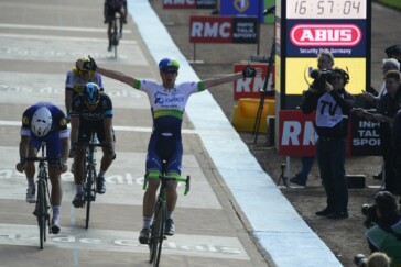 Hayman on his aero Scott Foil, a bike that stood out from the bunch as other riders in the Paris-Roubaix choose a more forgiving frame design from their quiver of bicycles. Photo by Sirotti