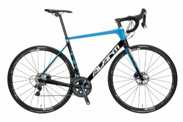 The Avanti's front end also shows clean lines to the wind thanks to the internal routing of the front brake hose.