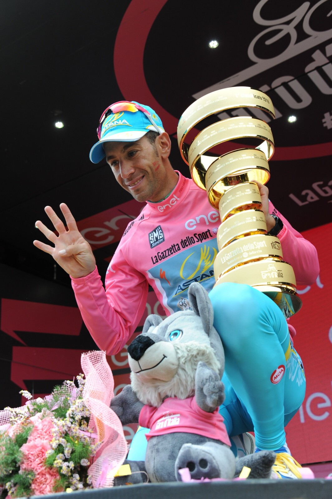 Nibali was gifted a flaming pink S-Works Tarmac to cruise around on during the last stage of the Giro to mark his victory in a flamboyant style. Photo by Sirotti