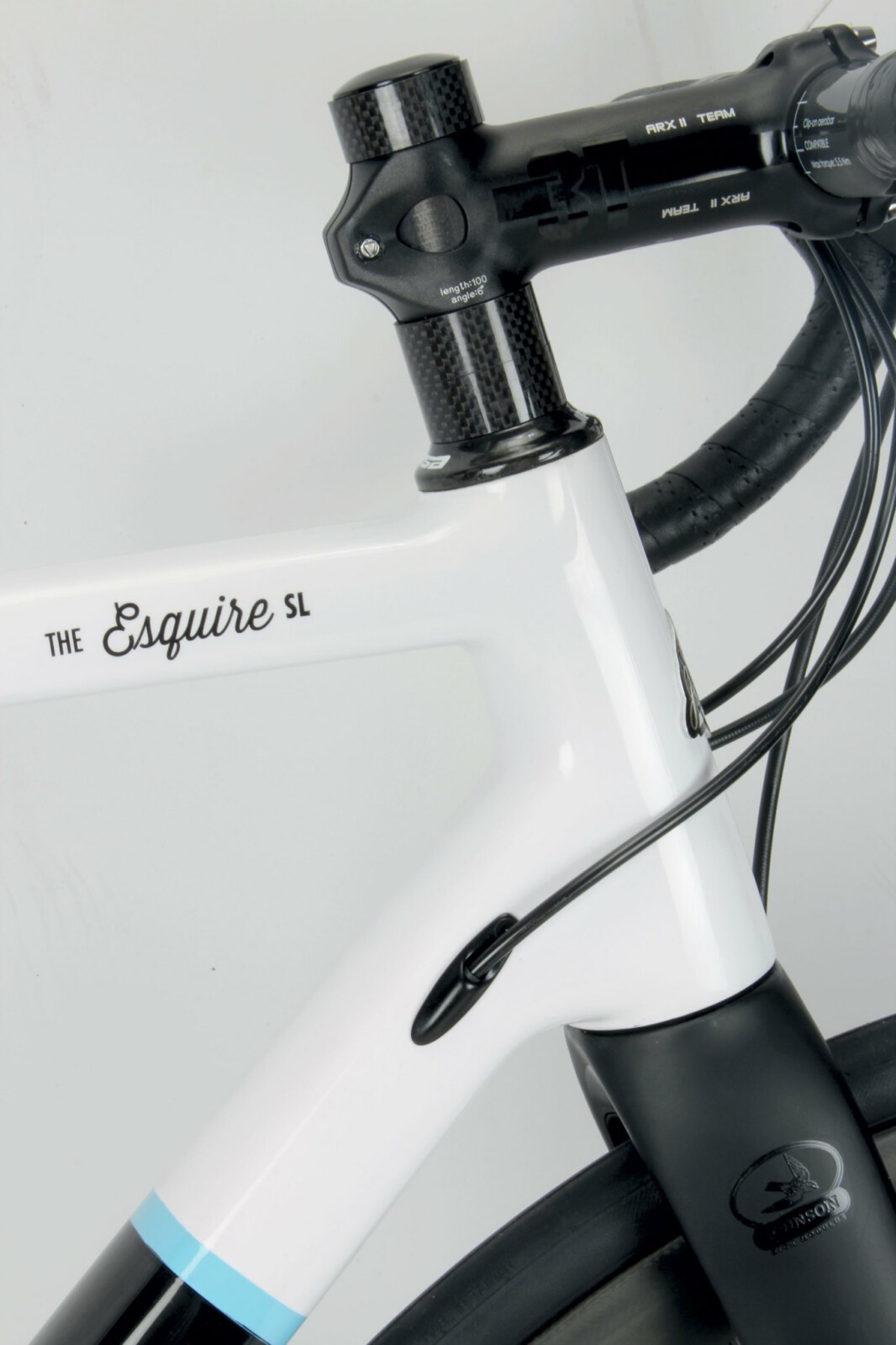 Reasonably compact headtube allows for aggressive positioning if required.