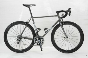 Full carbon clinchers are a standout feature of the build.