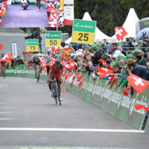 The peloton ascending the final climb into Carì on Stage 5 of the Tour de Suisse. Photo by Sirotti
