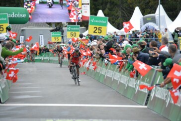 The peloton ascending the final climb into Carì on Stage 5 of the Tour de Suisse. Photo by Sirotti