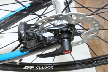 Everything about the Aerowave Corsa looks fast from the short headtube to the bold livery.