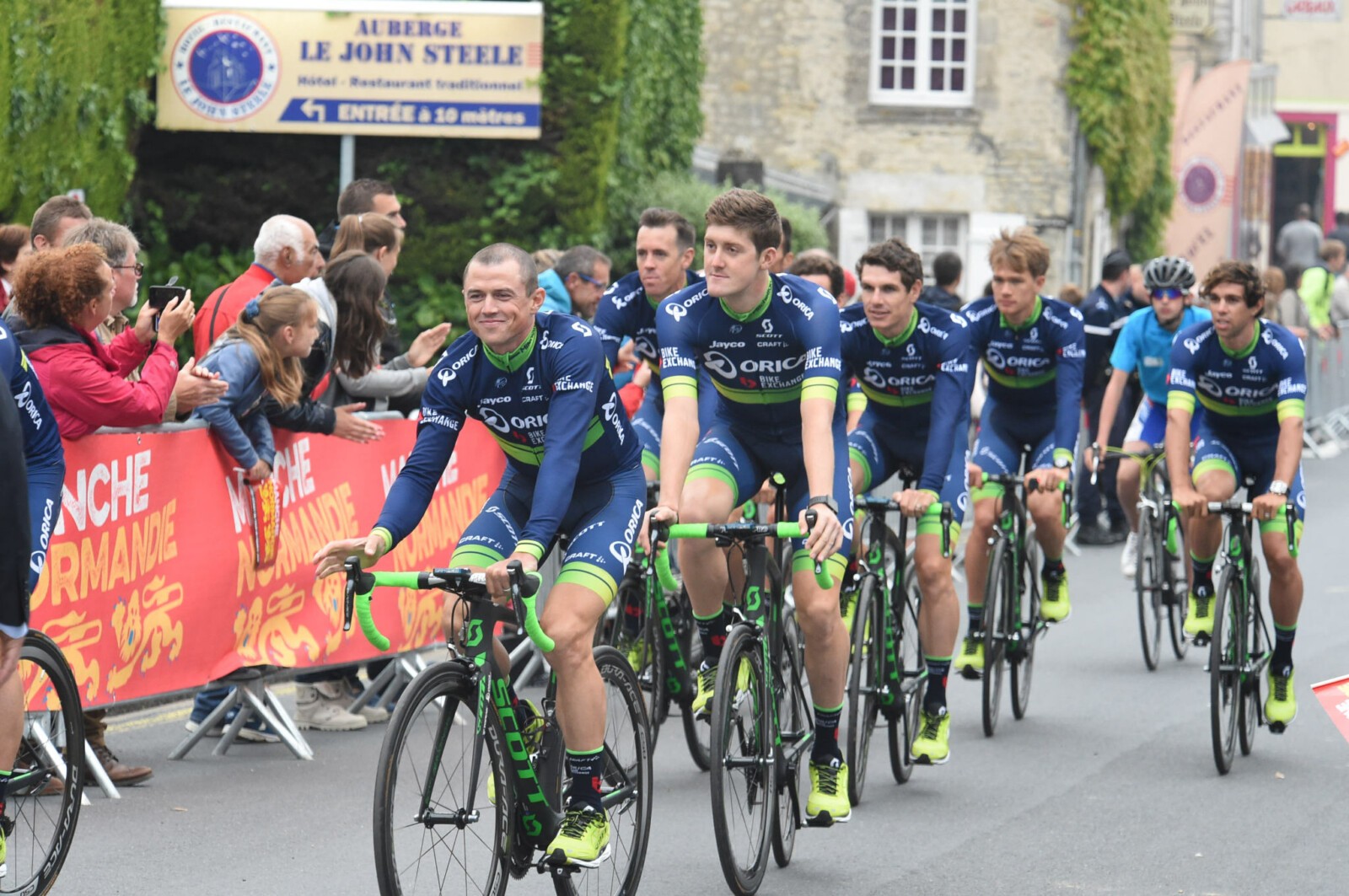 Orica-BikeExchange at the teams presentation in France. Photo by Sirotti.