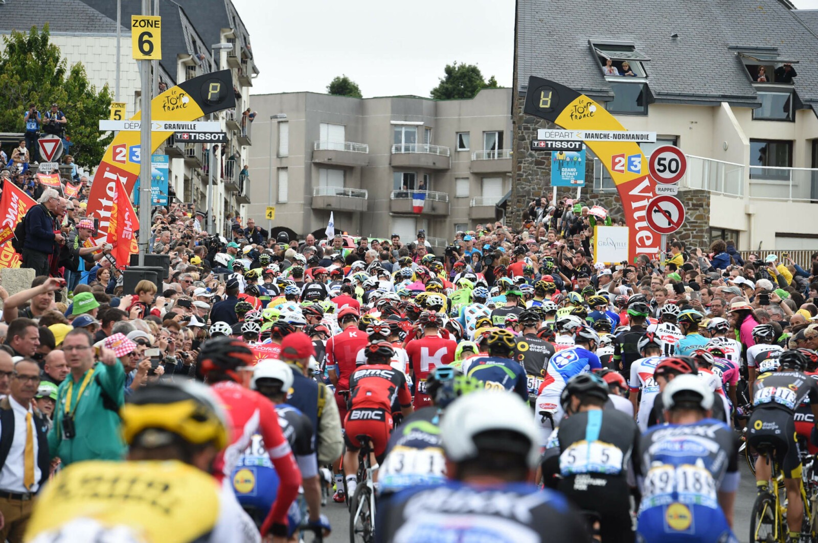 Mark Cavendish's win is a family affair as his wife and two children where there to share his 28th Tour de France victory. Photo by Sirotti