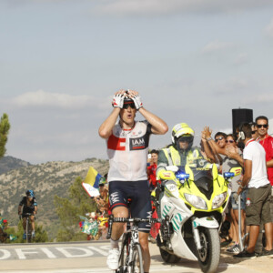 Riders charge around the turnaround point as they vie for a rainbow jersey in Perth. Image: UCI Gran Fondo World Series.