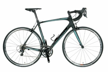 The narrow head tube reduces the frontal area of the Intenso.