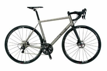 The burly DT RWS skewer holds the front wheel in place with an iron grip.