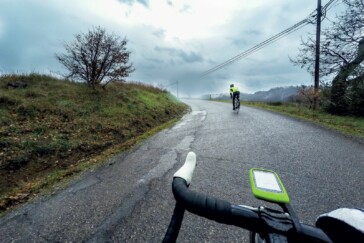 Riders charge around the turnaround point as they vie for a rainbow jersey in Perth. Image: UCI Gran Fondo World Series.