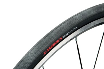 Riders charge around the turnaround point as they vie for a rainbow jersey in Perth. Image: UCI Gran Fondo World Series.