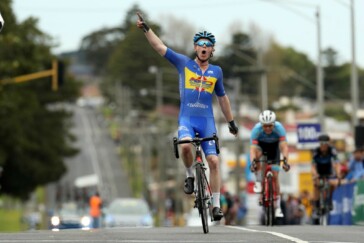 Tessa Fabry beat Fiona Yard and Jessica Lane in an exciting sprint finish in the women's event. Image: Jarrod Partridge.