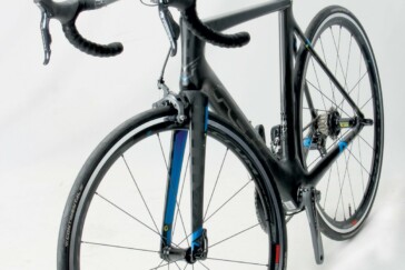 Sleek angular and powerful, the AR2 is a blue and grey stealth fighter.