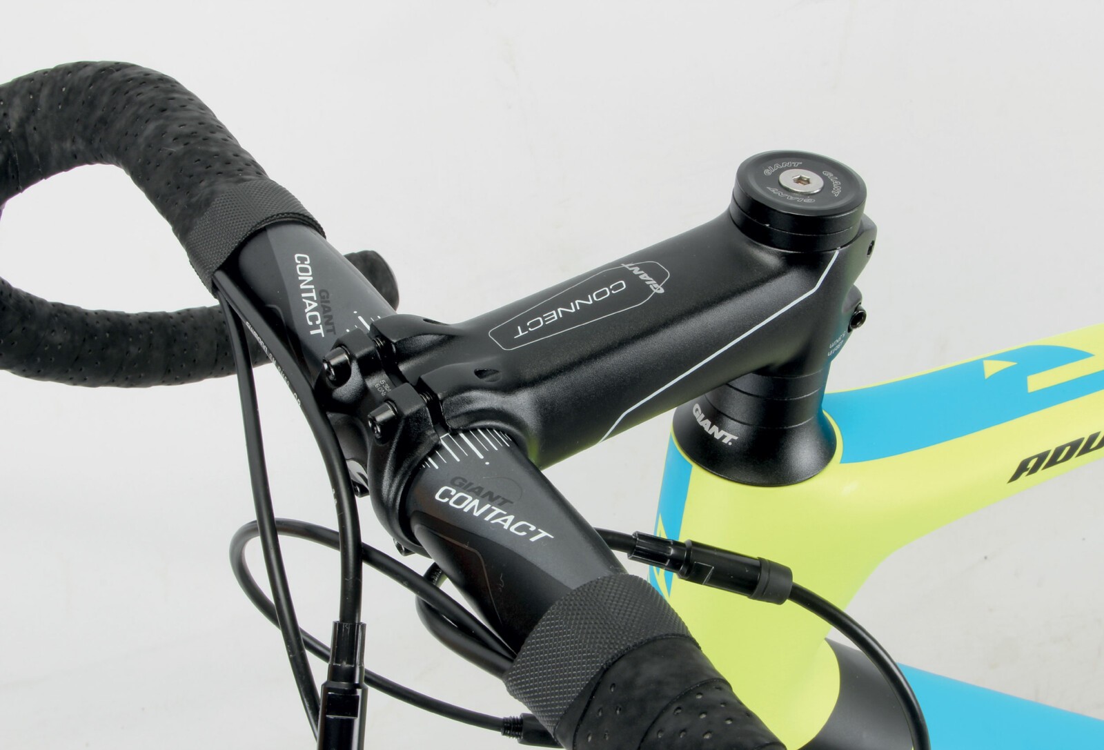 The simple and clean Giant bar and stem help keep a bike like this attainable. The fit and finish is top notch, only requiring replacement for personal preference.