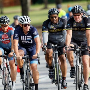 Lance Armstrong is in New Zealand and it seems there's no end of local cyclists eager to ride with him.
