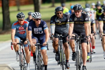 Lance Armstrong is in New Zealand and it seems there's no end of local cyclists eager to ride with him.