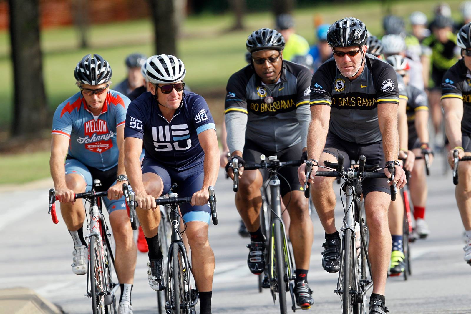 Lance Armstrong is in New Zealand and it seems there's no end of local cyclists eager to ride with him.