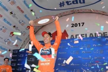 The Shimano neutral service team with Ochre Jersey winner Richie Porte at Paracombe.