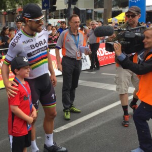 The Shimano neutral service team with Ochre Jersey winner Richie Porte at Paracombe.
