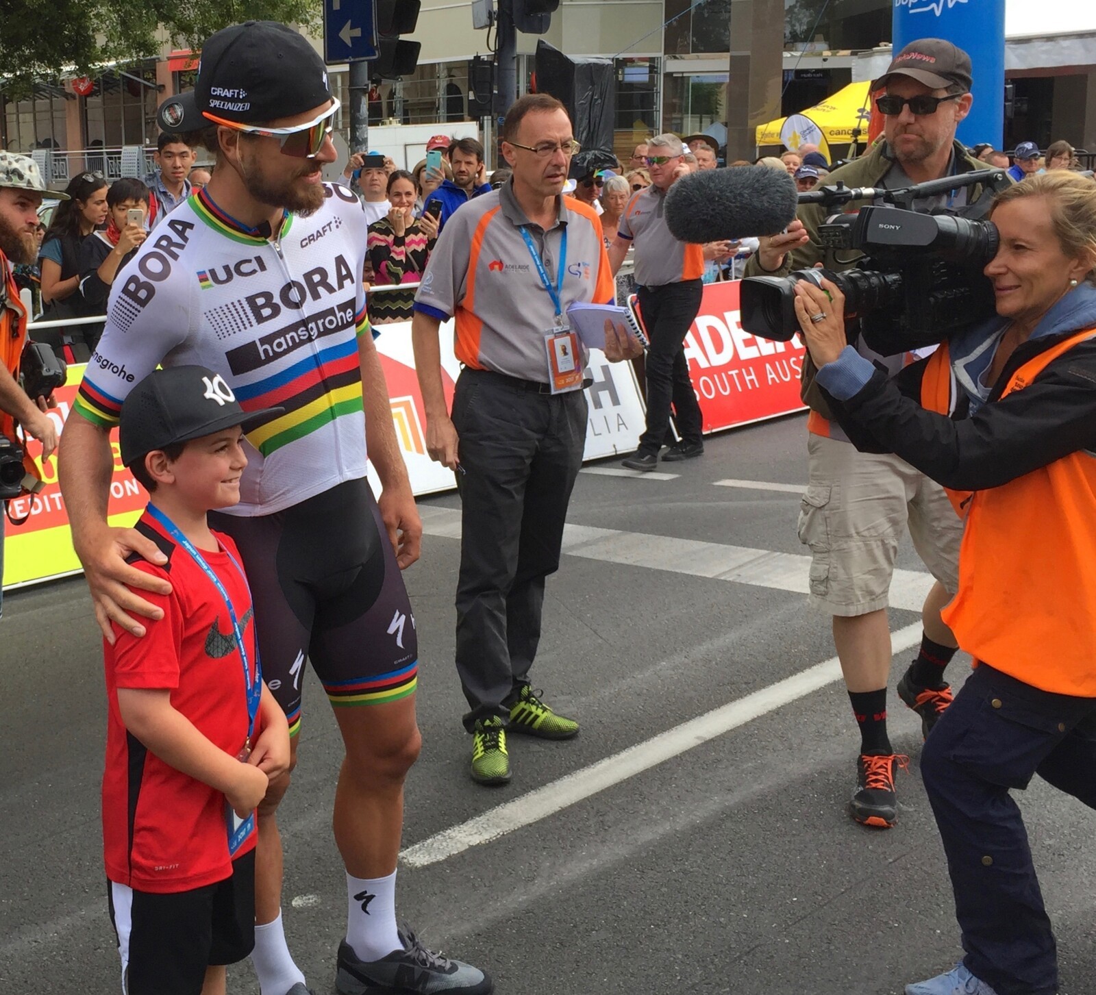 The Shimano neutral service team with Ochre Jersey winner Richie Porte at Paracombe.