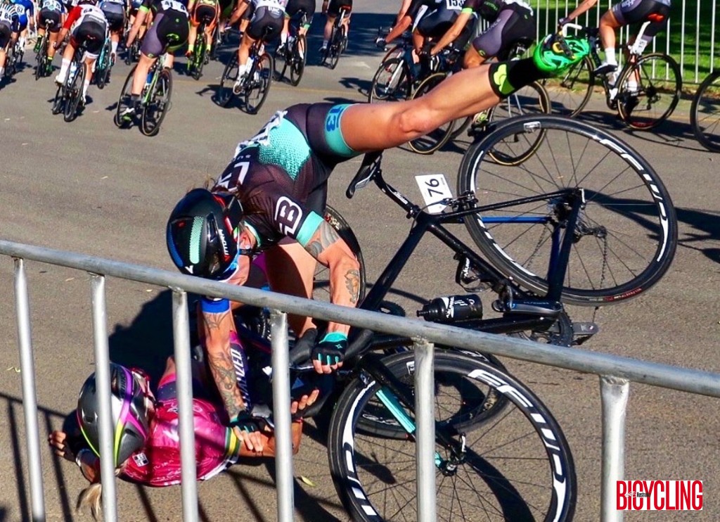 The pace is on as the peloton start the final of 4 finishing circuits at Victor Harbour. Caleb Ewan won the stage. Image: Nat Bromhead.