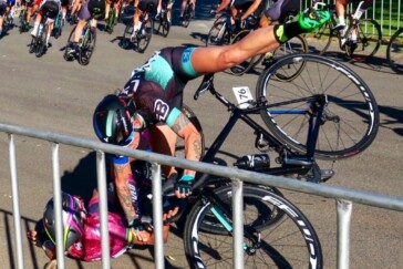 The pace is on as the peloton start the final of 4 finishing circuits at Victor Harbour. Caleb Ewan won the stage. Image: Nat Bromhead.