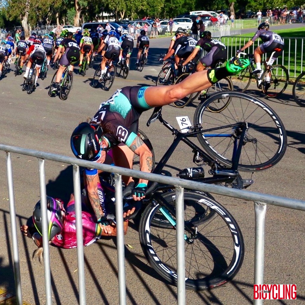 The pace is on as the peloton start the final of 4 finishing circuits at Victor Harbour. Caleb Ewan won the stage. Image: Nat Bromhead.